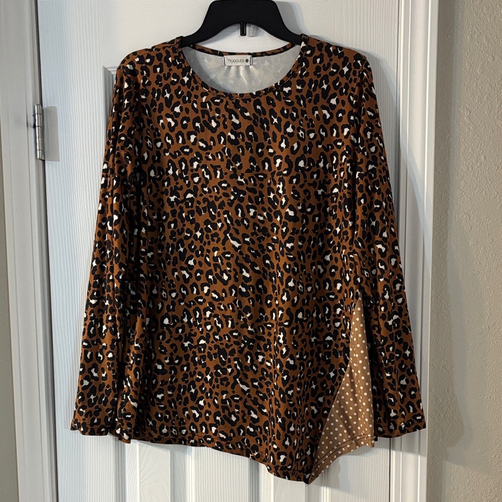 Chic Animal Print Long Sleeve Top